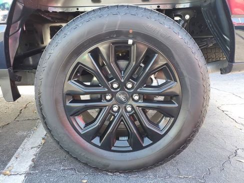 Used 2025 Ford F150 Lariat w/ Equipment Group 501A Mid image 5