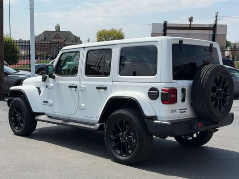 Used 2025 Jeep Wrangler Unlimited Sahara AWD/4WD image 26
