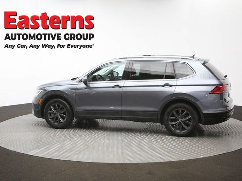 Used 2022 Volkswagen Tiguan SE w/ Panoramic Sunroof Package image 62