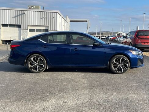 Used 2024 Nissan Altima 2.5 SR w/ SR Premium Package image 4