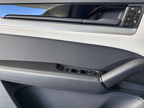 New 2026 Porsche Cayenne S image 12