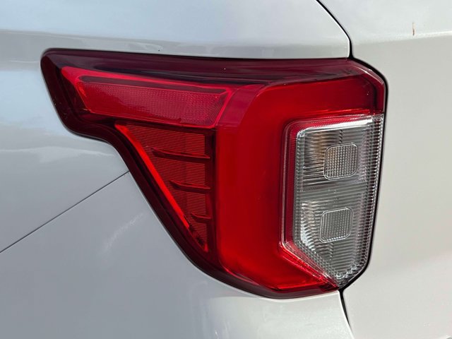 Used 2023 Ford Explorer XLT AWD/4WD image 10