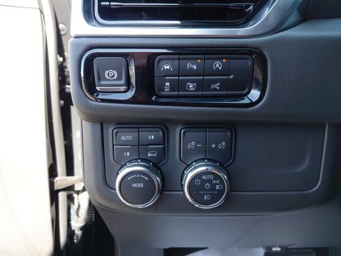Used 2025 GMC Yukon Denali AWD/4WD image 40