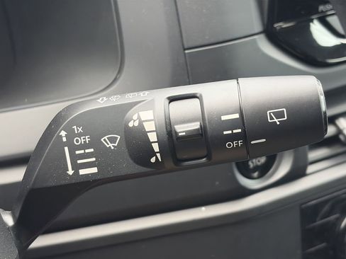 Certified 2025 Nissan Pathfinder S image 22