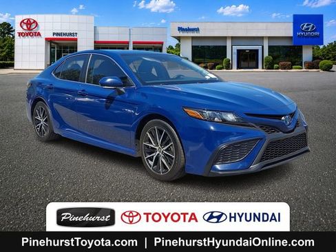 Used 2024 Toyota Camry SE image 1