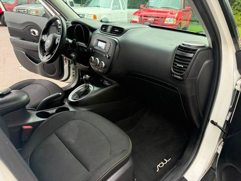 Used 2014 Kia Soul + FWD image 20