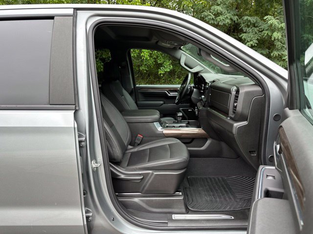 Used 2024 Chevrolet Silverado 1500 RST AWD/4WD image 15