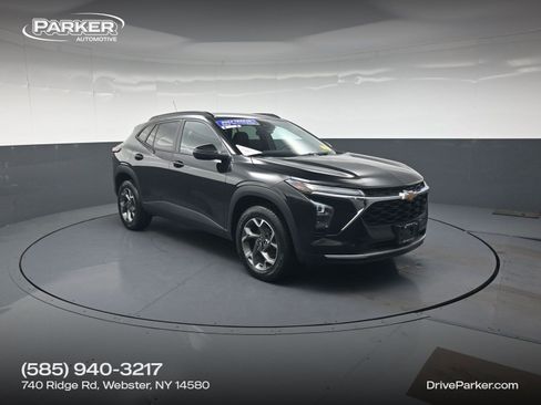 Used 2024 Chevrolet Trax LT FWD image 1