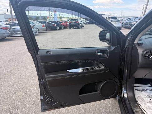 Used 2014 Jeep Compass Latitude w/ Sun/Sound Group AWD/4WD image 11