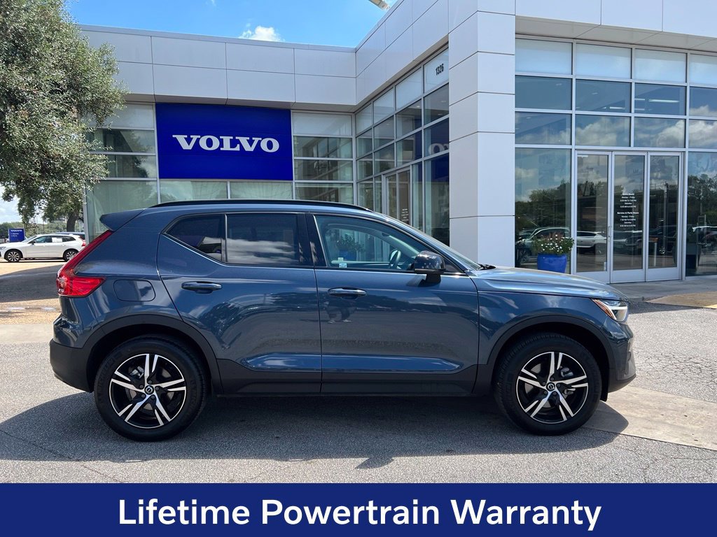 Certified 2026 Volvo XC40 B4 Core FWD image 8