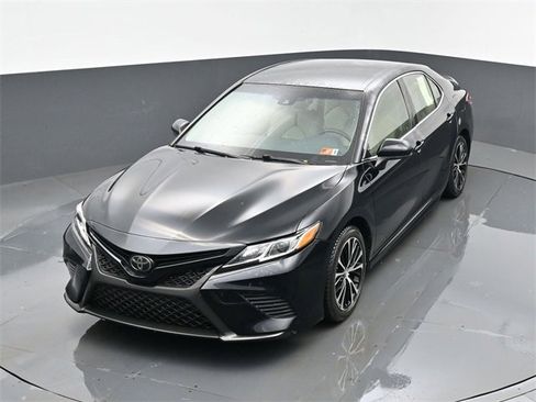 Used 2018 Toyota Camry SE image 18