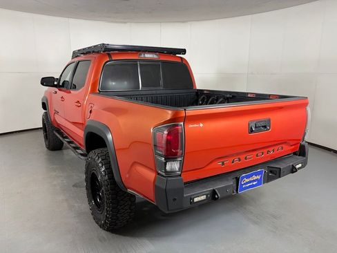 Used 2016 Toyota Tacoma TRD Off-Road w/ Premium & Technology Package AWD/4WD image 6
