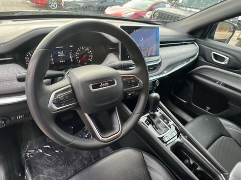 Used 2024 Jeep Compass Latitude image 24