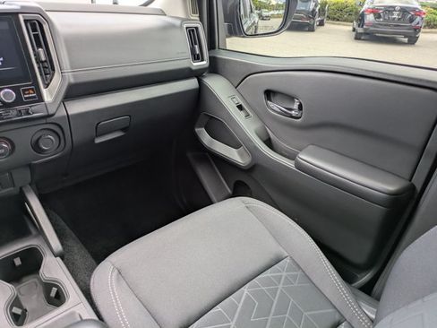 Certified 2025 Nissan Frontier SV AWD/4WD image 18