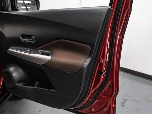 Used 2020 Nissan Kicks SR w/ Exterior Package FWD image 40