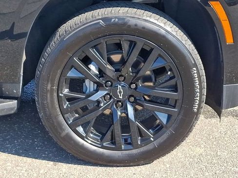 Used 2025 Chevrolet Suburban Premier AWD/4WD image 28