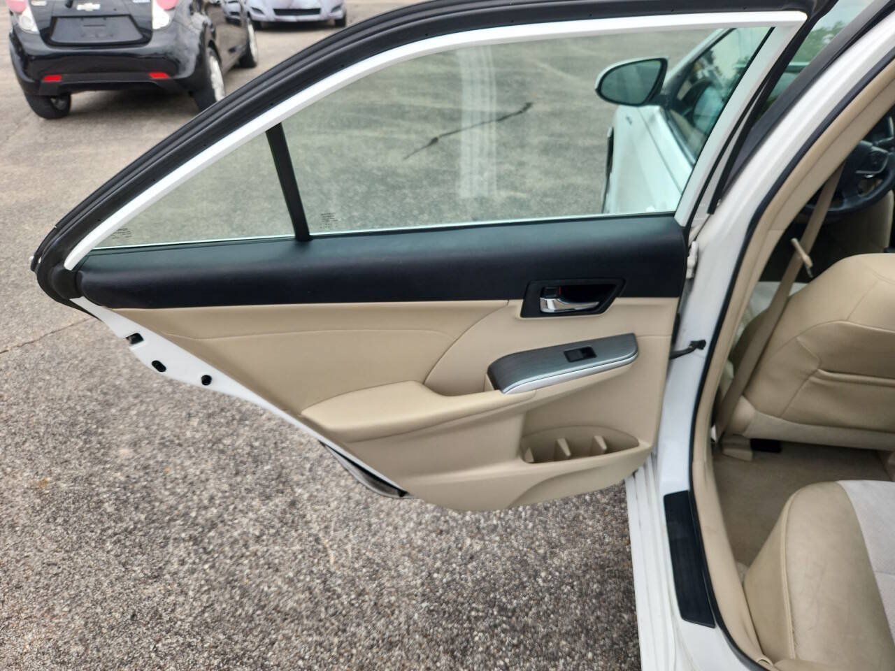 Used 2014 Toyota Camry XLE w/ Leather Package FWD image 14