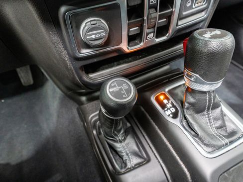 Used 2024 Jeep Wrangler Unlimited Sahara w/ Technology Group AWD/4WD image 24