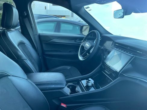 Used 2025 Jeep Grand Cherokee L Laredo RWD image 12
