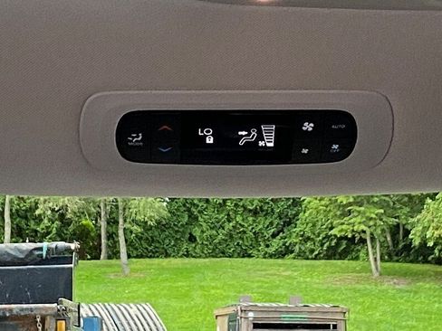Used 2022 Chrysler Pacifica Touring-L FWD image 64