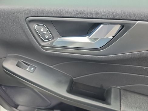 Used 2024 Ford Escape SE image 42