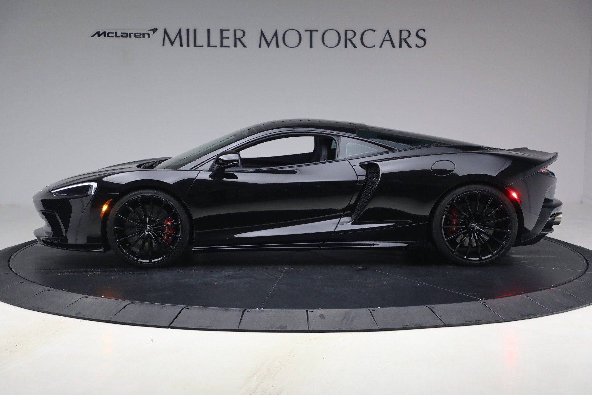 Used 2023 McLaren GT RWD image 3