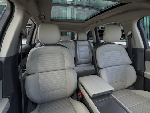 New 2026 Lincoln Nautilus Reserve AWD/4WD image 10