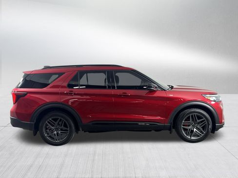 Used 2025 Ford Explorer ST-Line w/ Premium Package image 8