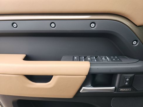 New 2026 Land Rover Defender 110 X-Dynamic SE image 23