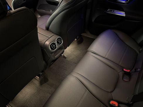 New 2026 Mercedes-Benz GLC 300 image 11
