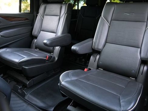 Used 2021 Cadillac Escalade ESV Premium Luxury w/ Performance Package AWD/4WD image 17