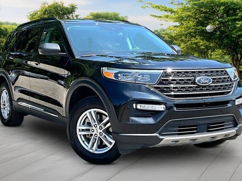 Used 2024 Ford Explorer XLT w/ Equipment Group 202A AWD/4WD image 1