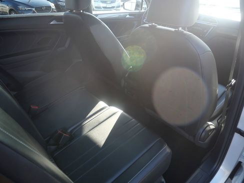 Used 2022 Volkswagen Tiguan SE R-Line image 26