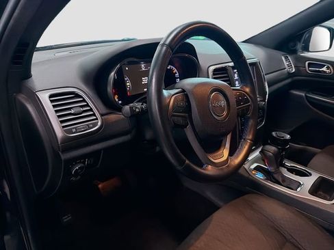 Used 2018 Jeep Grand Cherokee Laredo image 9