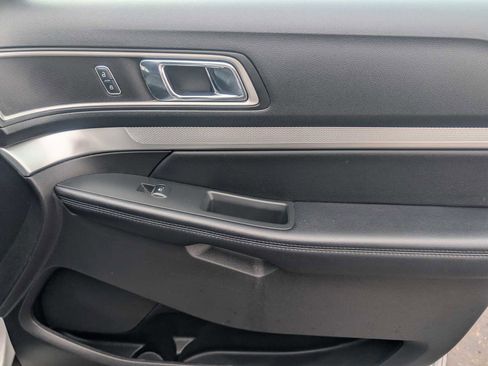 Used 2017 Ford Explorer XLT w/ Equipment Group 202A image 30