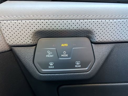 Certified 2025 Volkswagen Atlas Peak Edition SE image 31