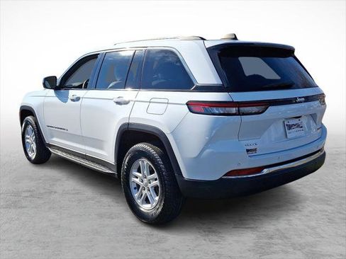 Certified 2023 Jeep Grand Cherokee Laredo image 3