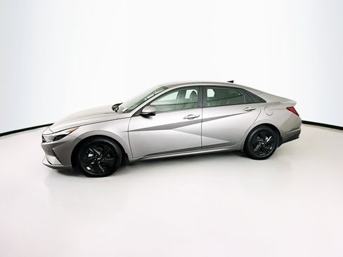 Used 2023 Hyundai Elantra SEL FWD image 4
