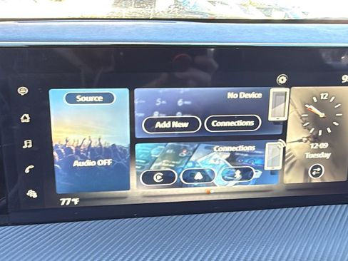 Certified 2025 Nissan Kicks SR image 13