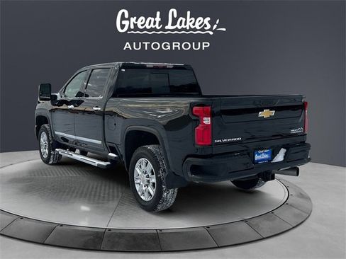 Used 2024 Chevrolet Silverado 2500 High Country w/ Technology Package image 3