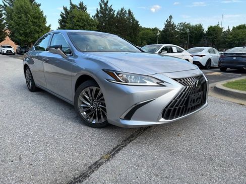 Used 2025 Lexus ES 300h w/ Technology Package FWD image 3