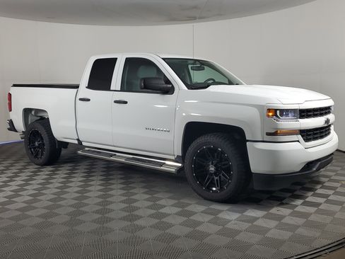 Used 2019 Chevrolet Silverado 1500 Custom image 2