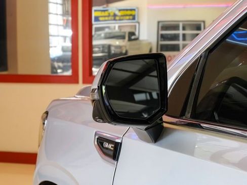 Used 2022 GMC Yukon XL Denali image 44