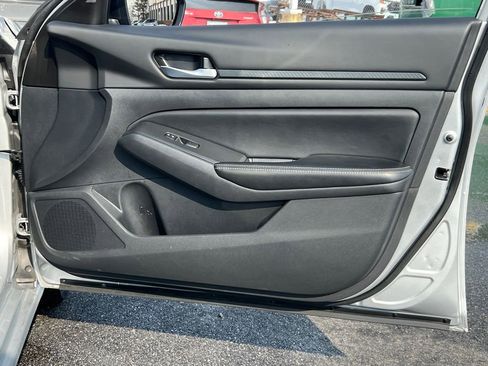 Used 2024 Nissan Altima 2.5 SV image 8