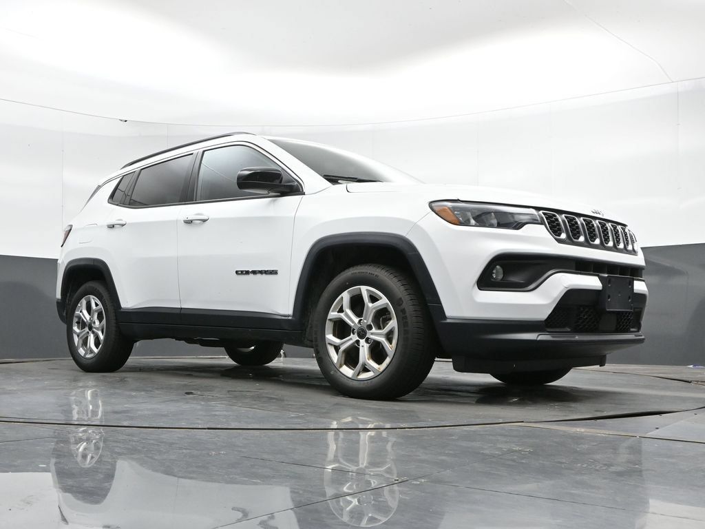 Used 2025 Jeep Compass Latitude AWD/4WD image 38