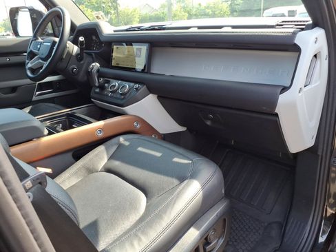 Used 2024 Land Rover Defender 110 S AWD/4WD image 9
