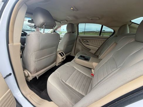 Used 2016 Ford Taurus SE FWD image 6