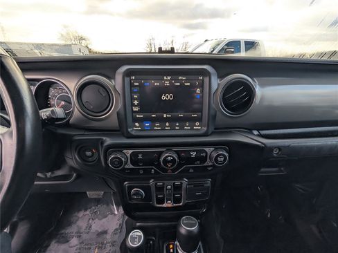 Used 2021 Jeep Gladiator Willys image 13