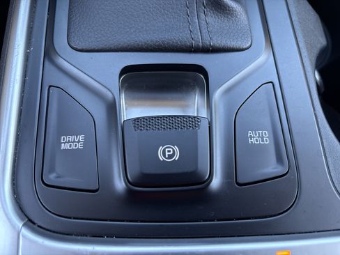 Certified 2025 Kia Carnival FWD image 10
