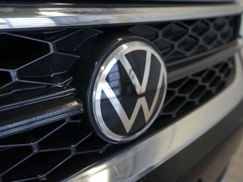 Used 2022 Volkswagen Taos SE image 17